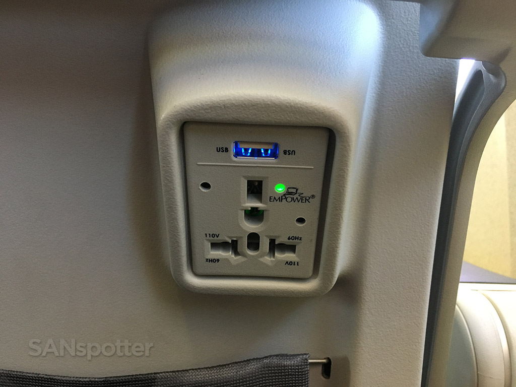westjet 737-700 in seat power ports