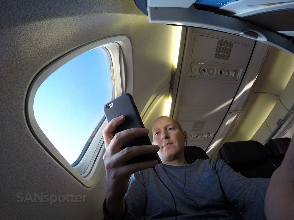 sanspotter airplane selfie