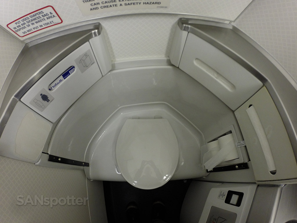 American Airlines MD-83 lavatory