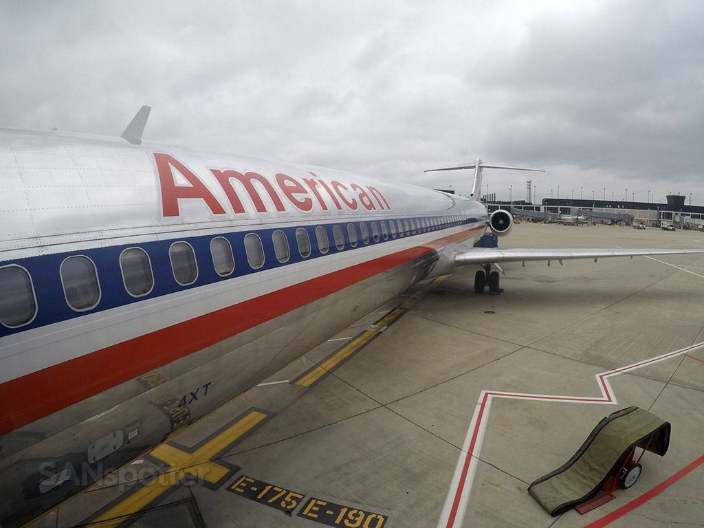 american airlines md-83 close up