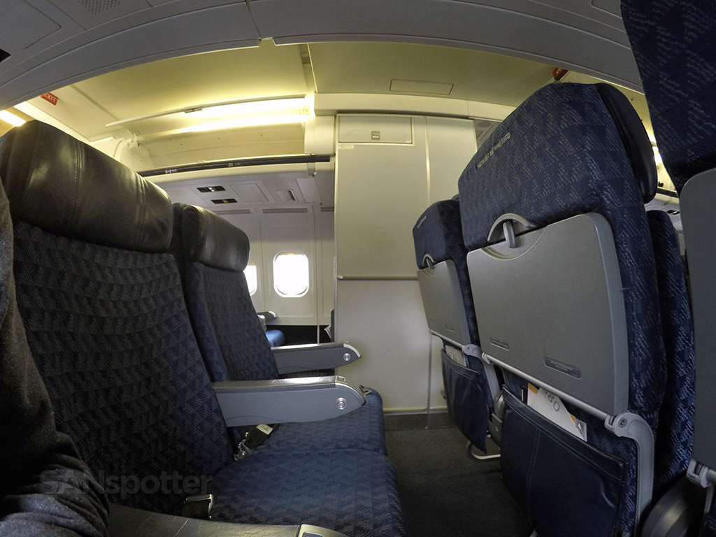 american airlines md-83 mid-cabin galley