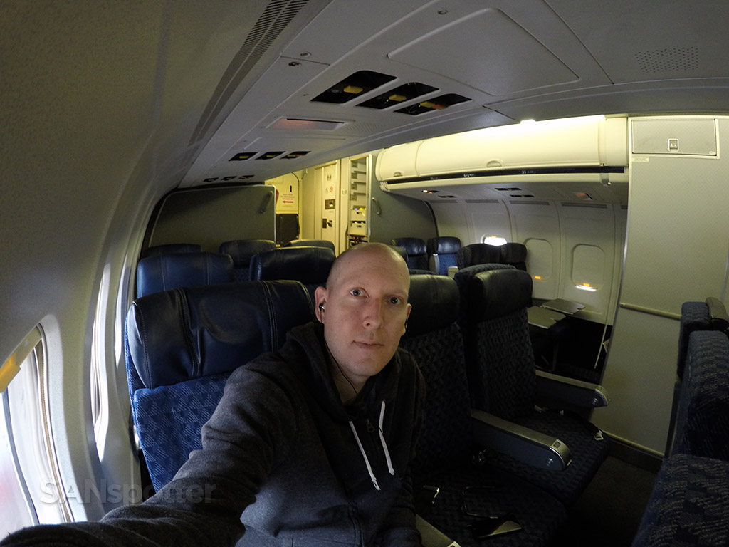 american airlines MD-83 interior