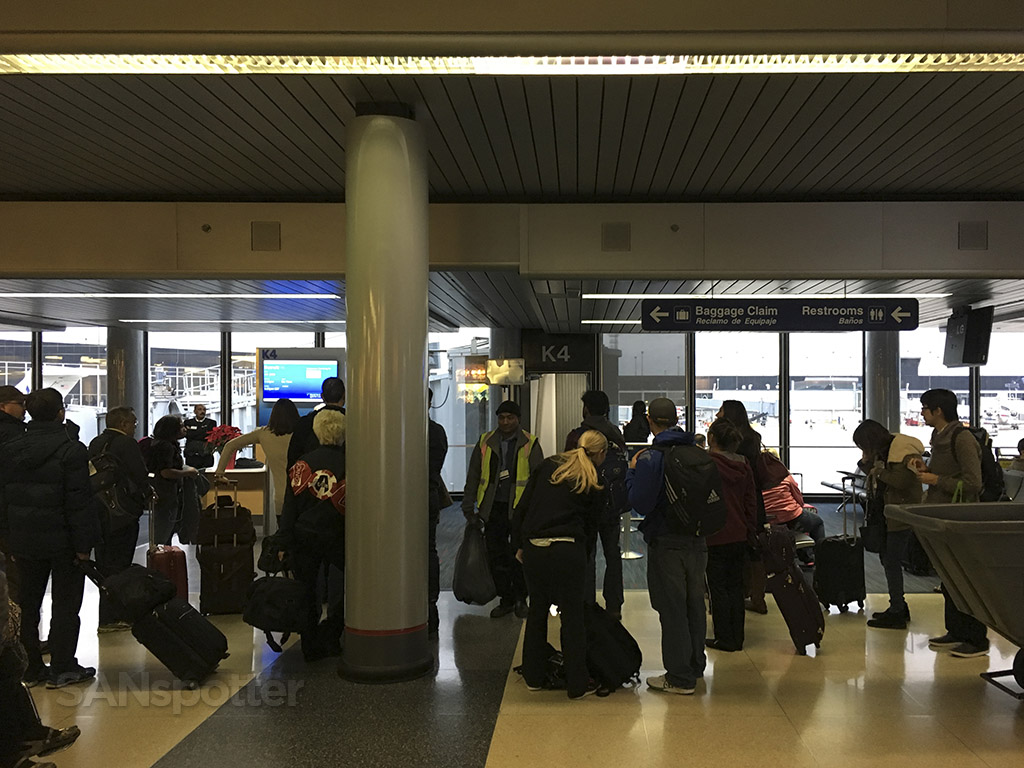 gate K4 ORD american airlines