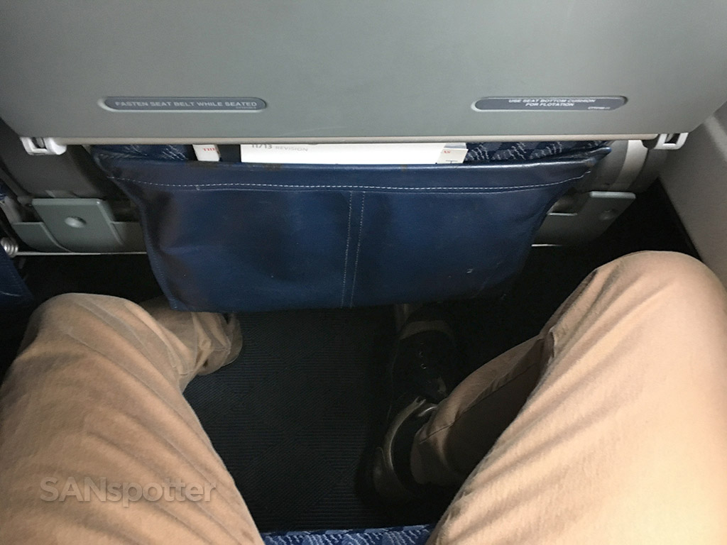 American Airlines MD-83 seat pitch