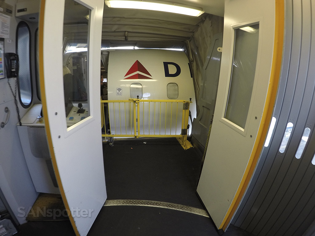 boarding delta CRJ-900 LAX