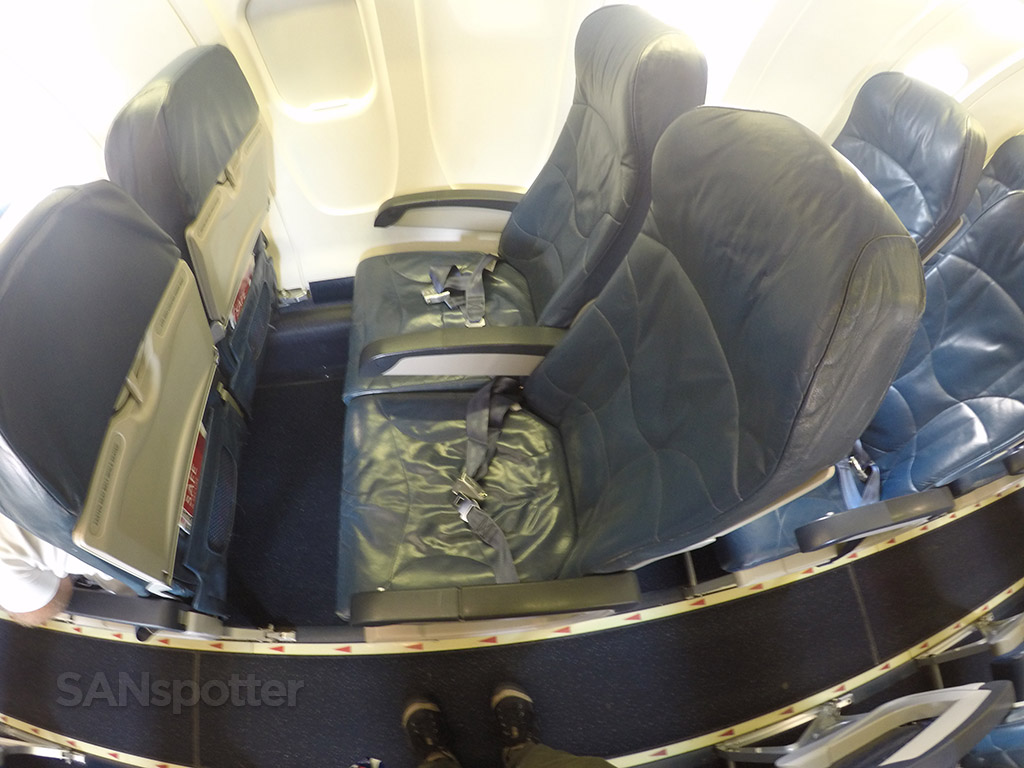 delta connection CRJ-900 economy class seats