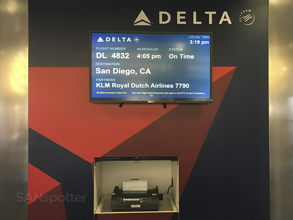 delta airlines gate podium LAX