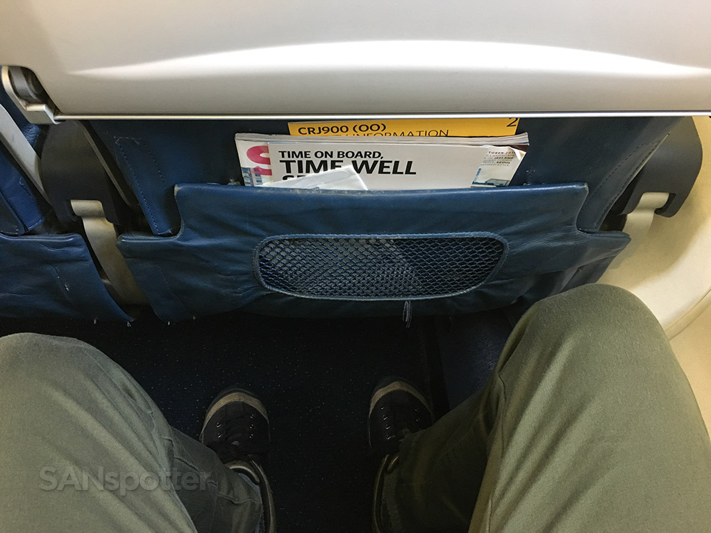 Delta Connection CRJ-900 leg room
