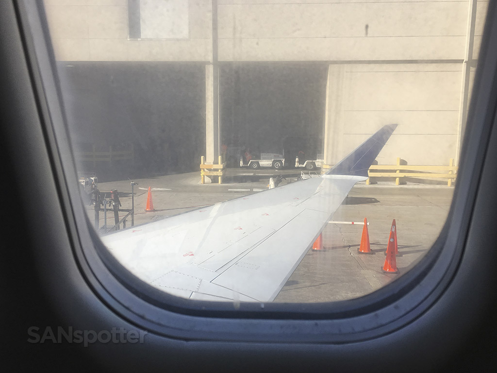 dirty window delta connection CRJ-900
