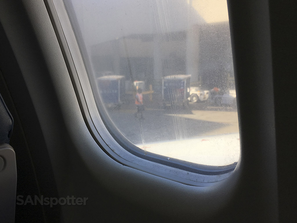 dirty window delta connection CRJ-900