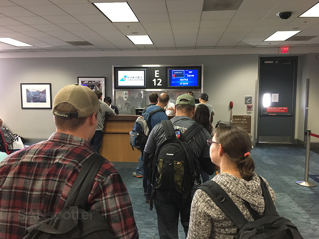 atlanta airport gate queue