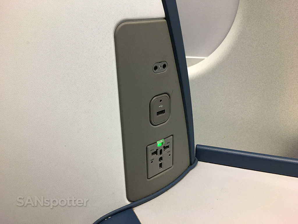 Delta One A330-300 in seat power