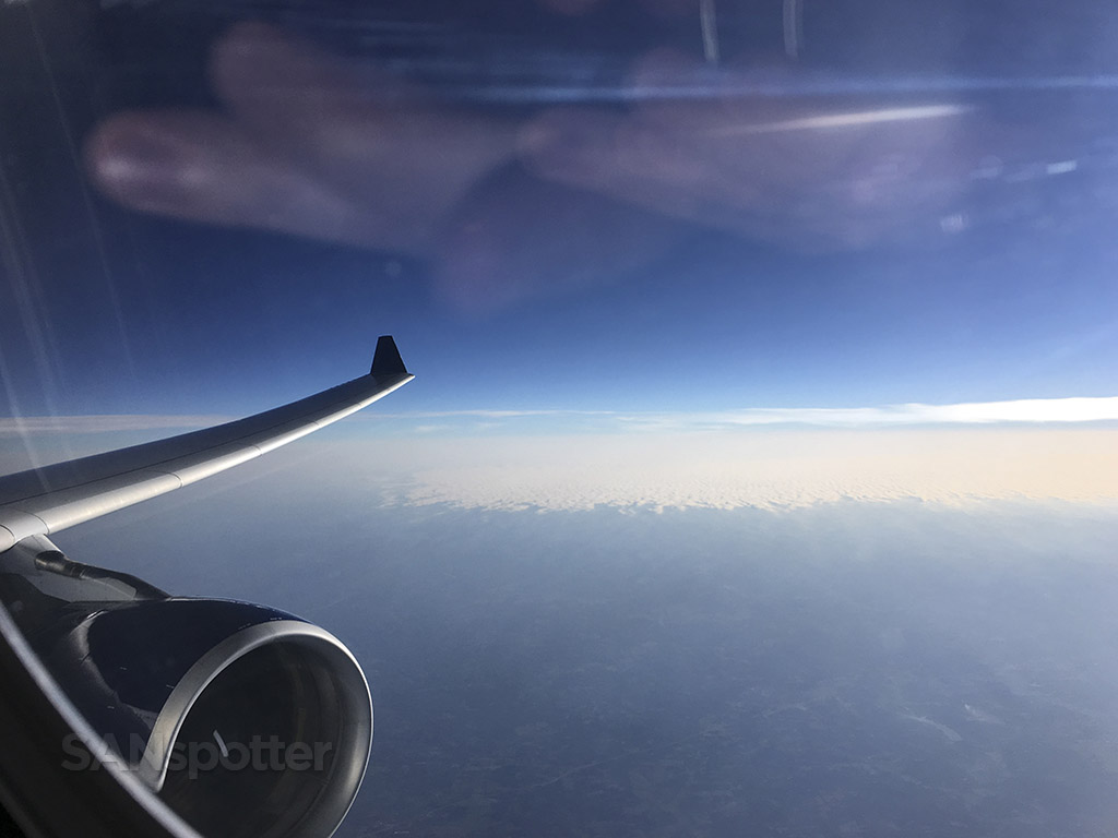 delta a330-300 engine and wing