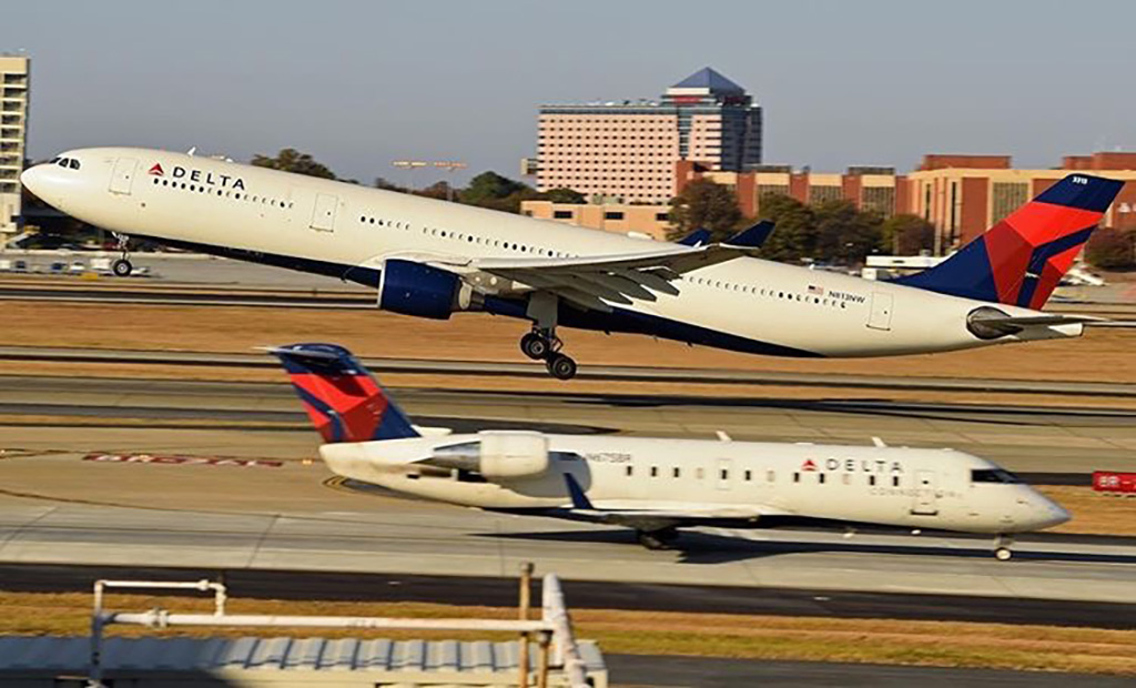 delta A330 ATL @bizarrebananablast