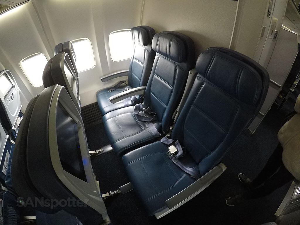 Delta Air Lines 757-300 economy class seats