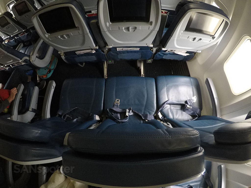 Delta Air Lines 757-300 economy class seats