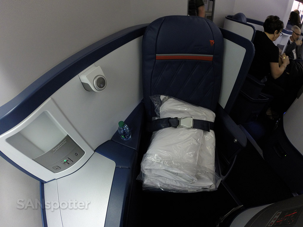 delta one business class seat