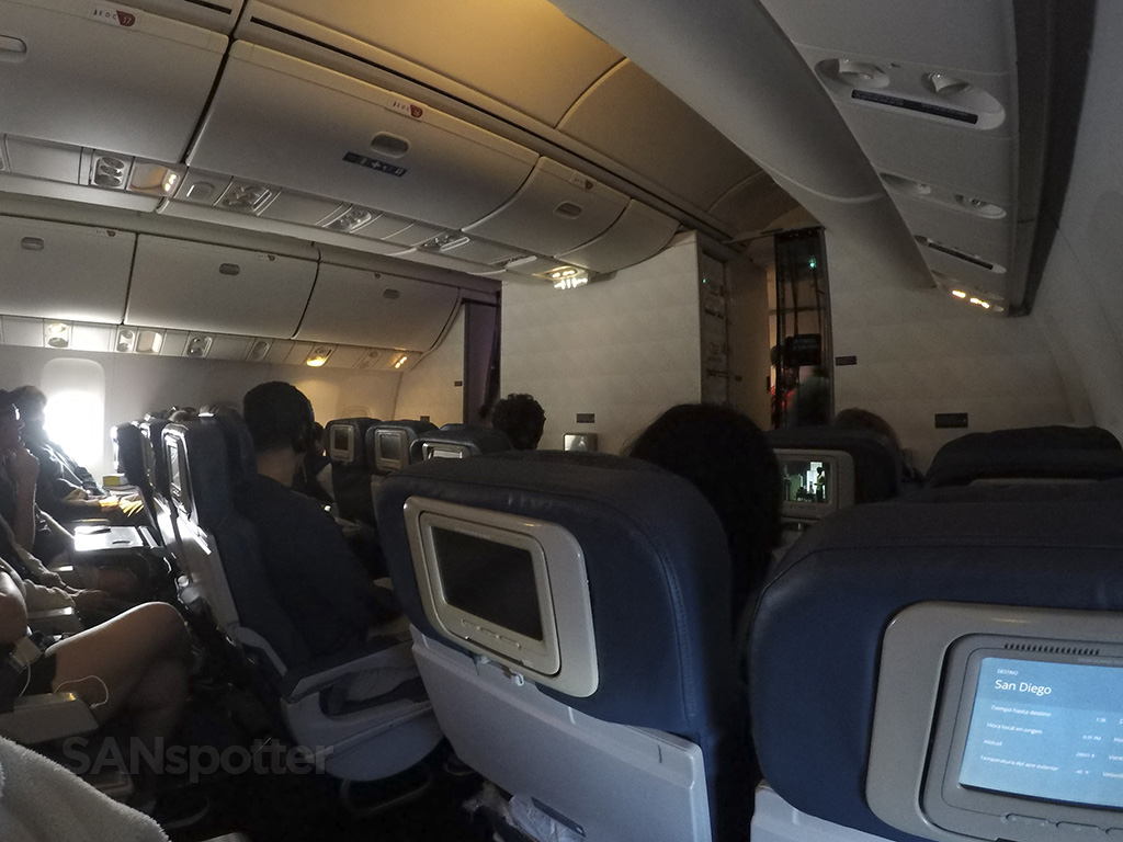 delta 767-400 economy cabin
