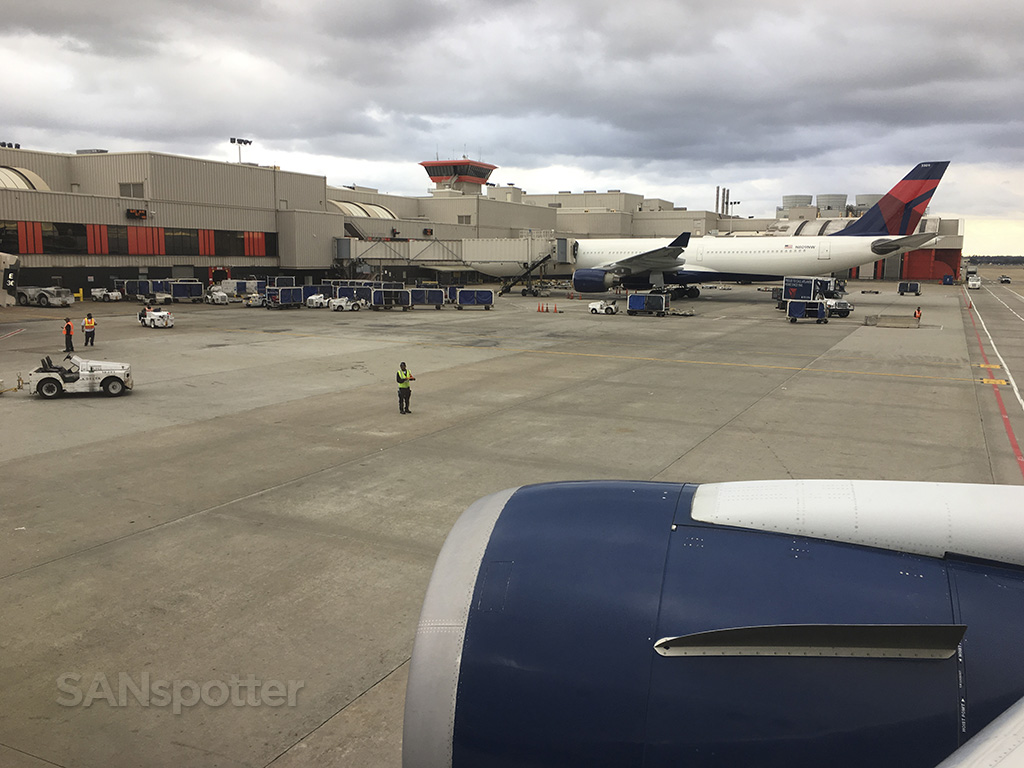 delta 767-400 pushback ATL