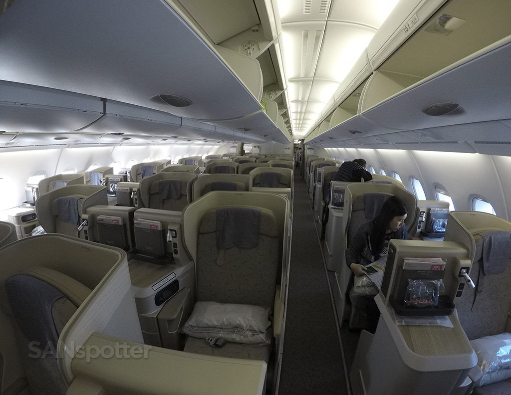 1. Staggered layout in Asiana A380 Business Class