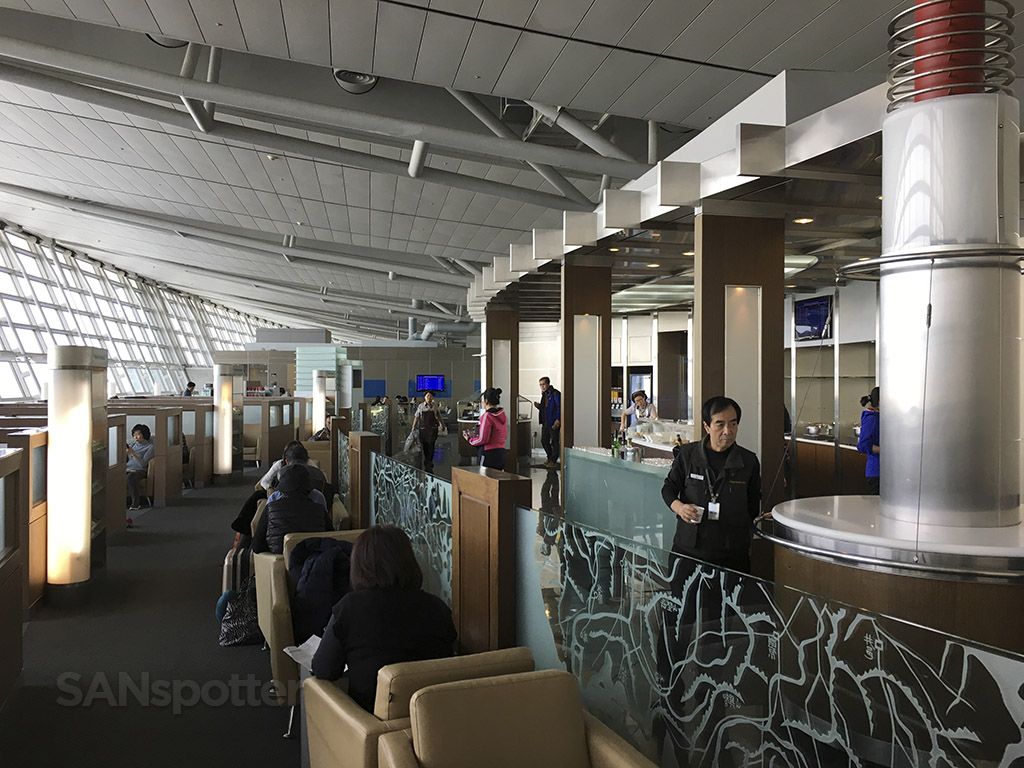 korean air business class lounge ICN layout