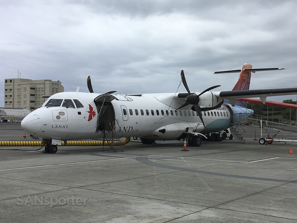 island air ATR 72 HNL gate