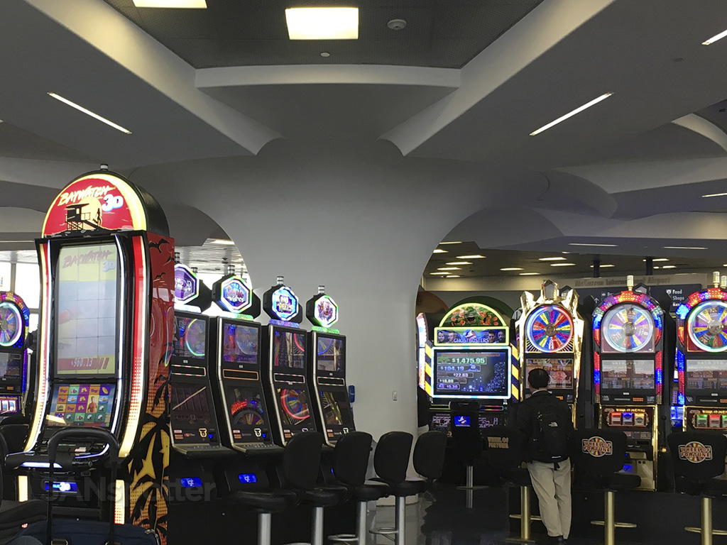 las vegas airport gambling slot machines