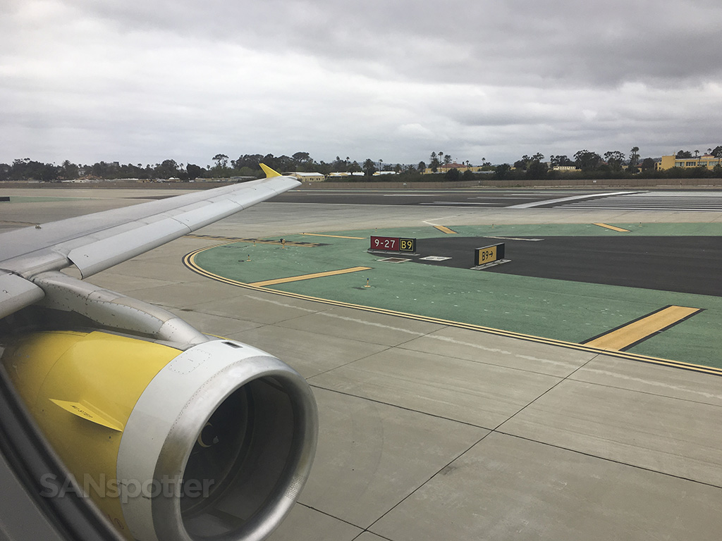 spirit airlines a320 wing view