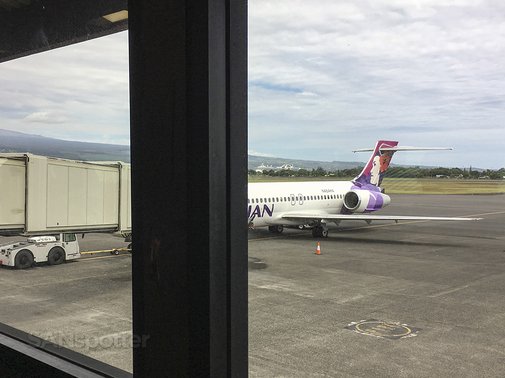 Hawaiian 717 tail colors