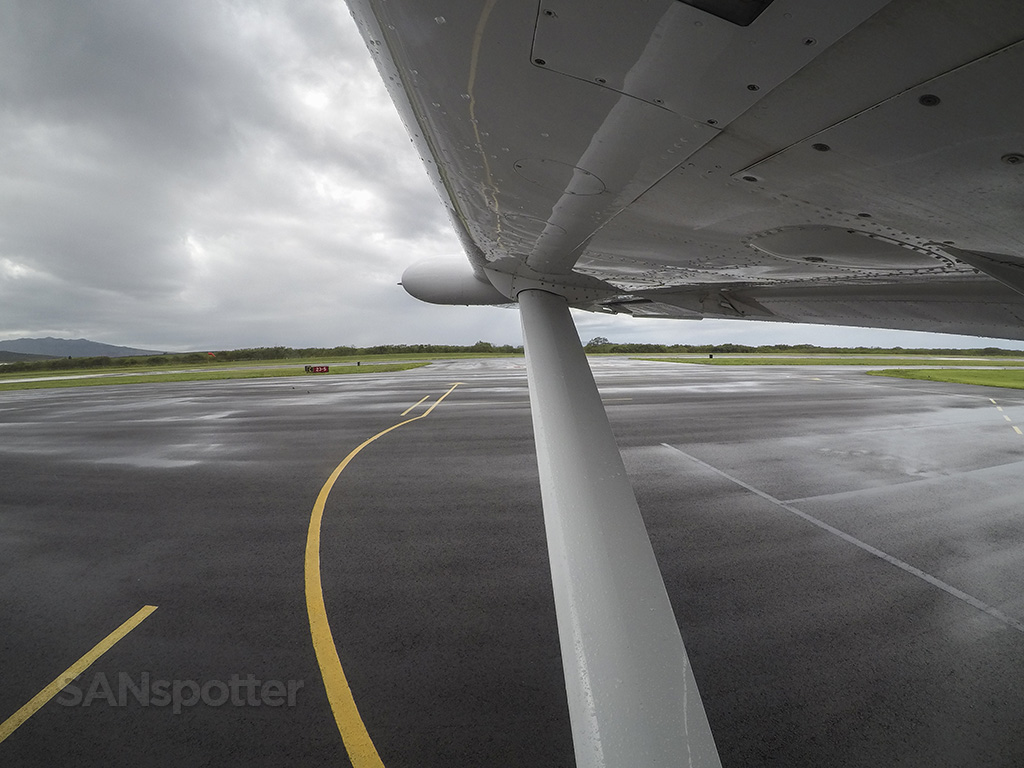 taxi to runway MKK airport