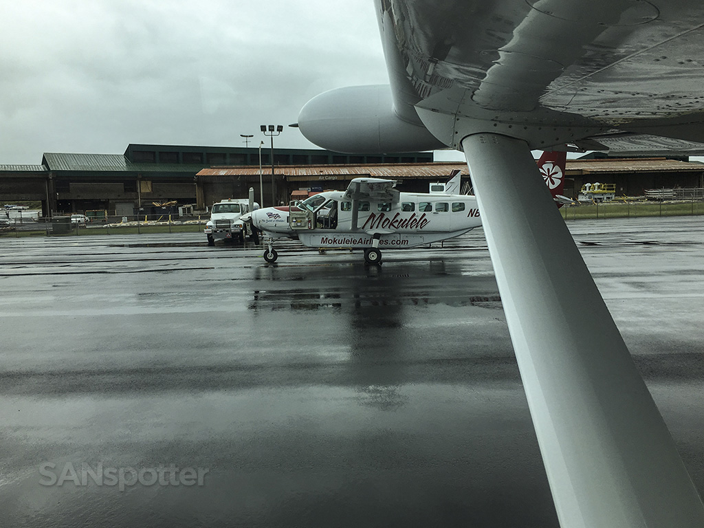 mokulele airlines cessna 208 OGG airport