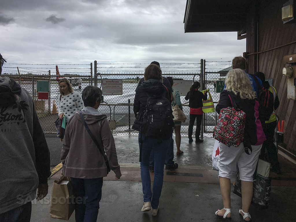 mokulele airlines gate OGG