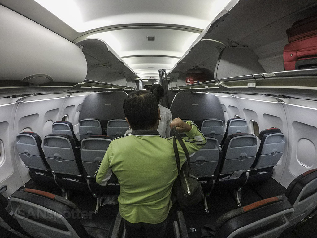 deplaning american airlines a319