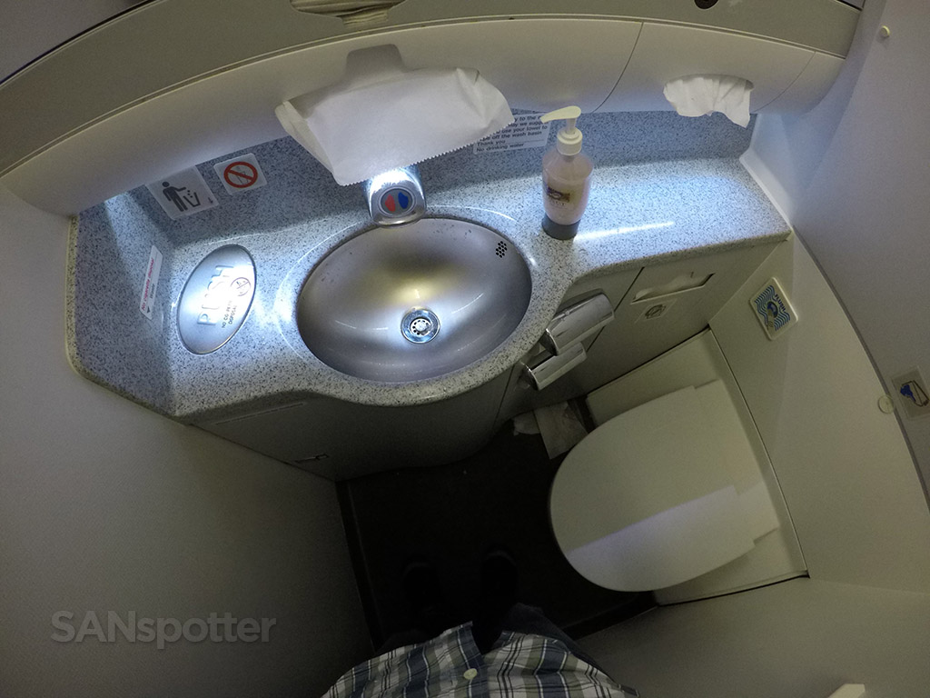  Hawaiian Airlines A330 lavatory 