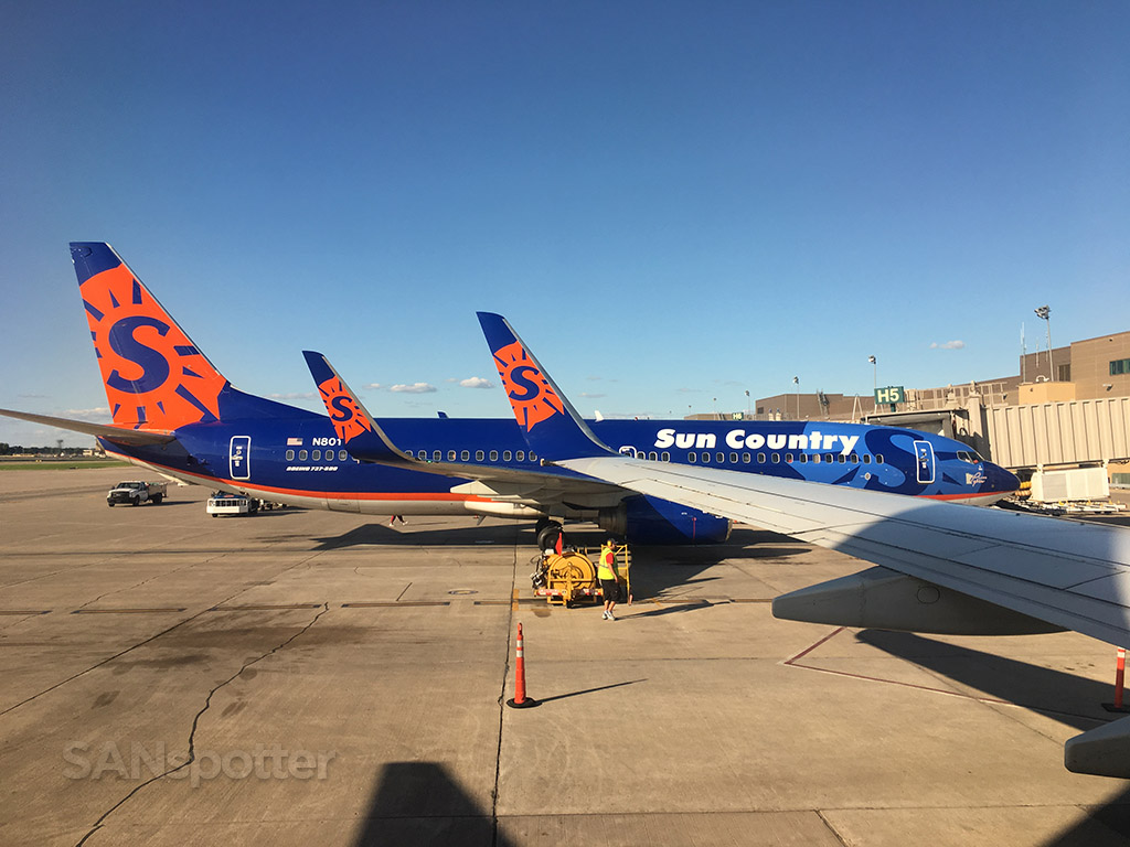  Sun country airlines 737-800