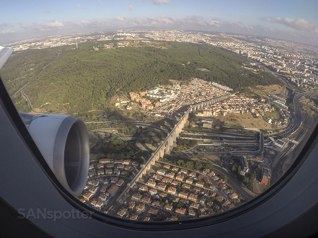Lisbon airport final approach 