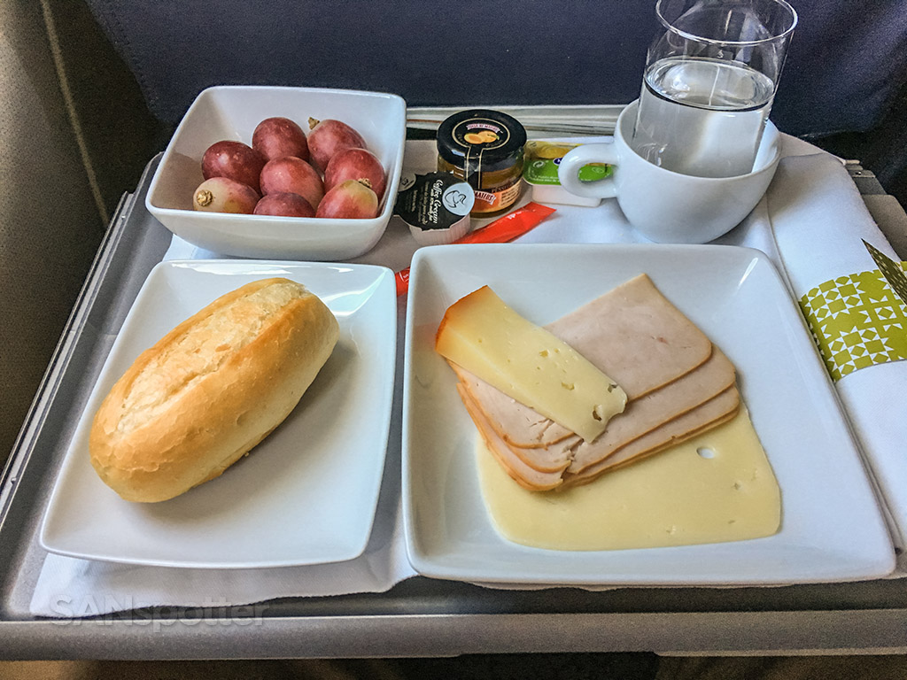 TAP Portugal intra-Europe business class breakfast