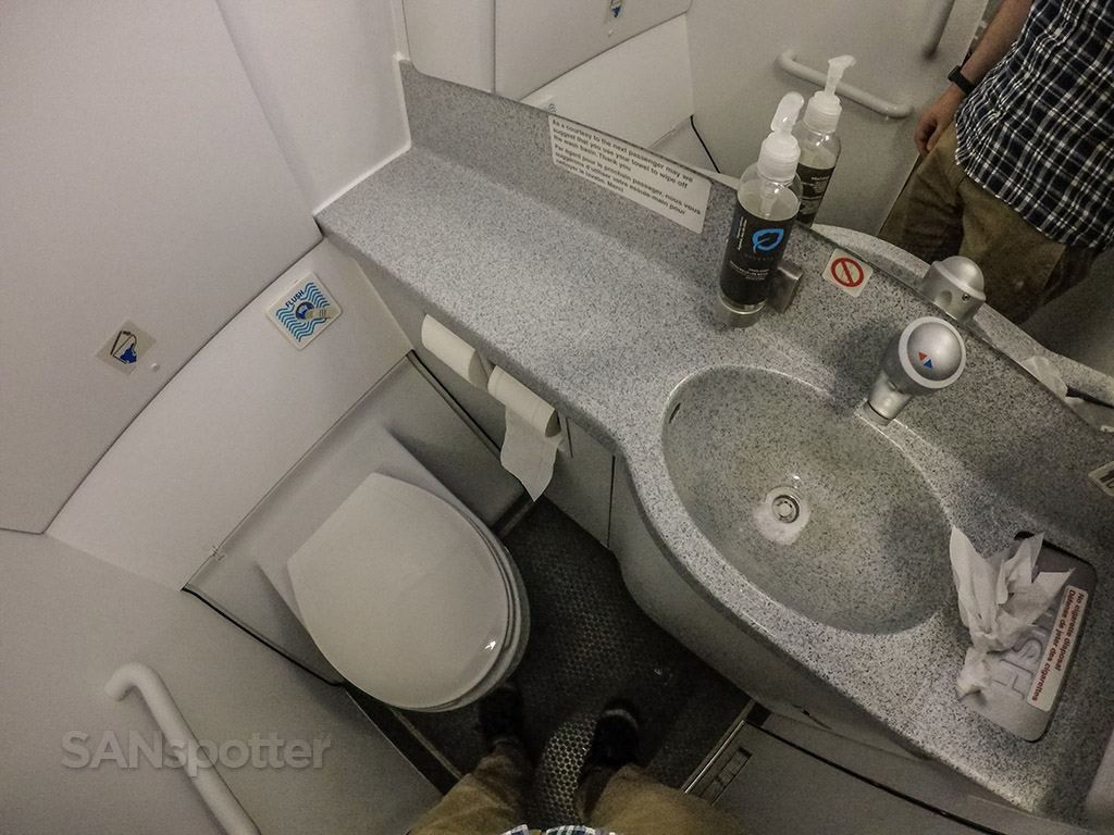 Air Canada Rouge a321 lavatory 