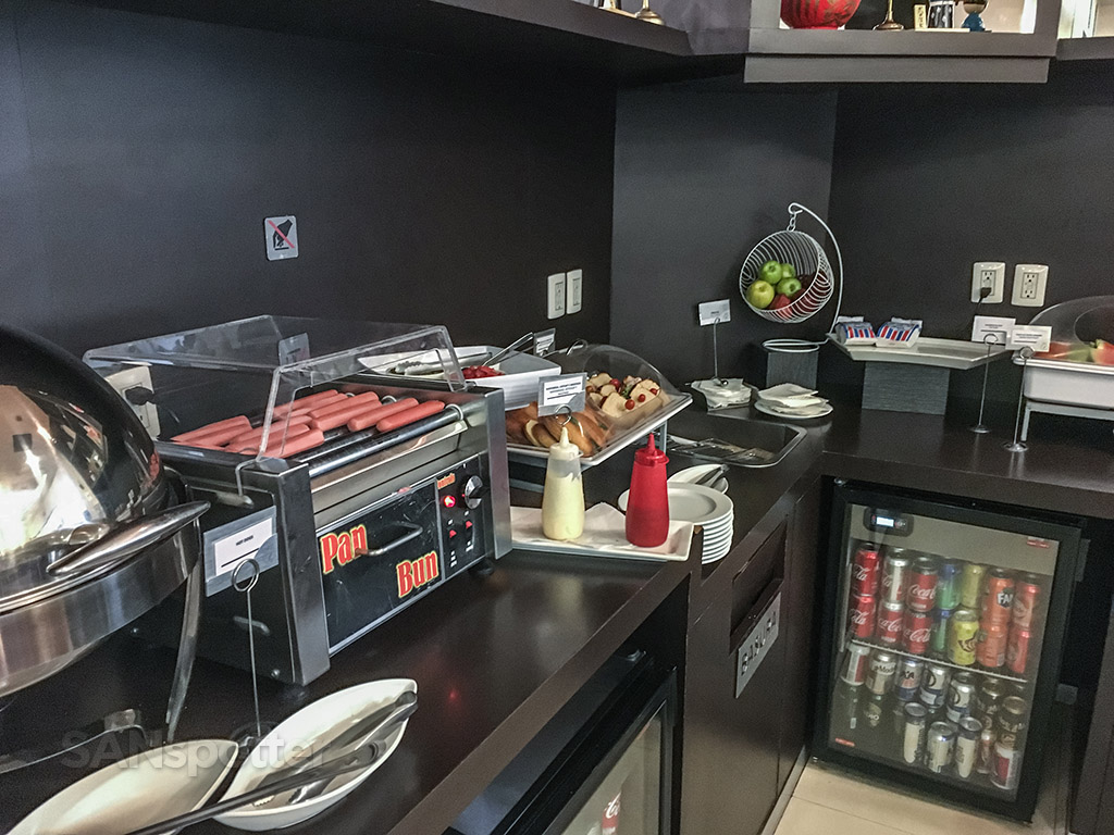 Grand lounge elite food Mexico City airport