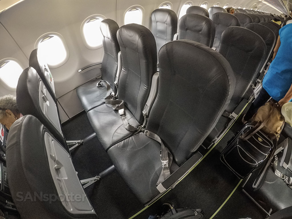VivaAerobus a320 seats
