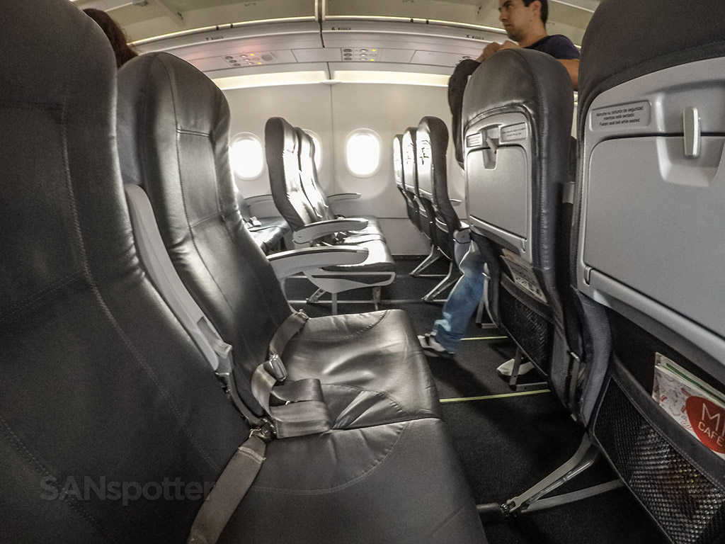 VivaAerobus a320 seats