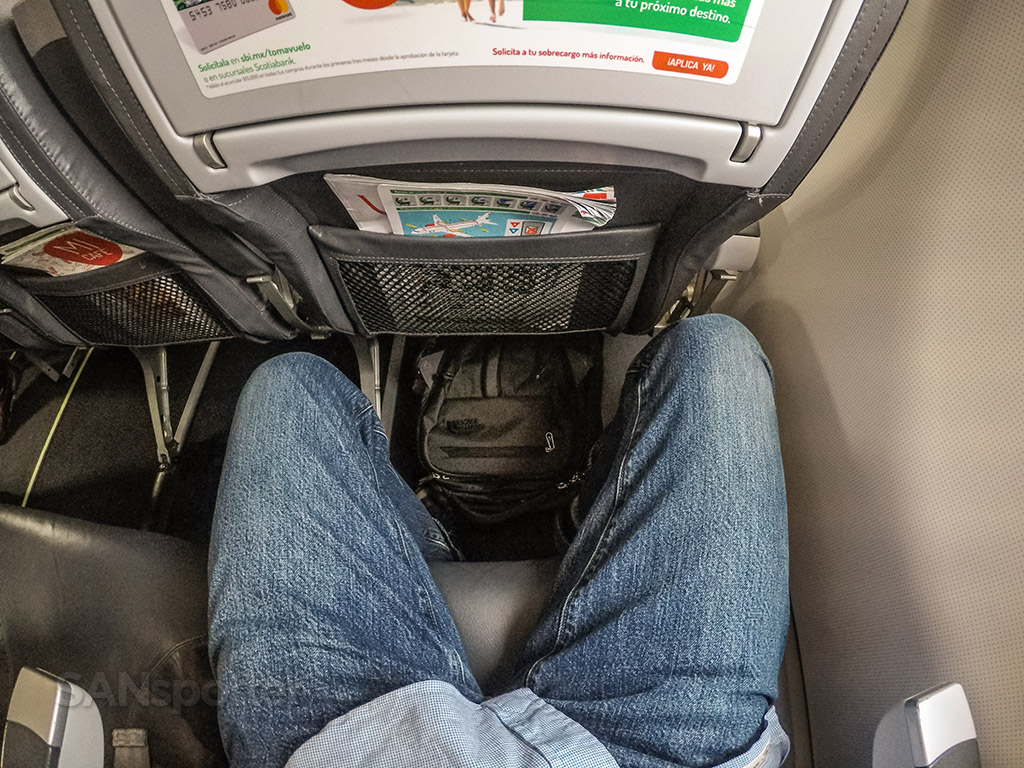 VivaAerobus a320 leg room