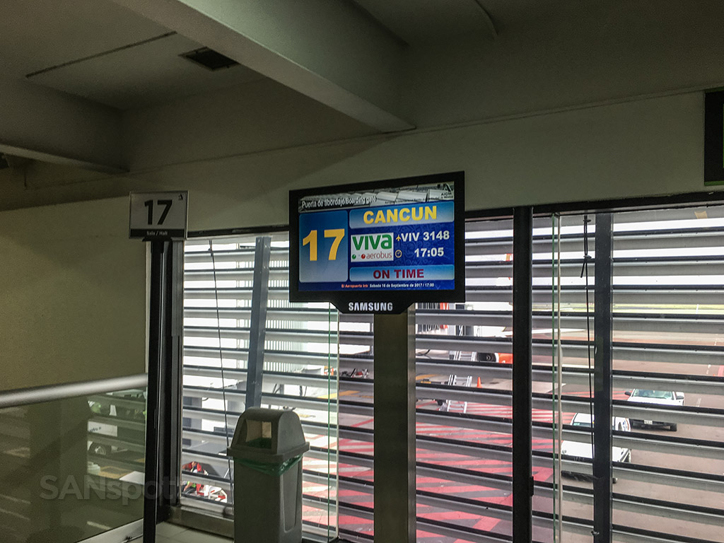 VivaAerobus flight information MEX