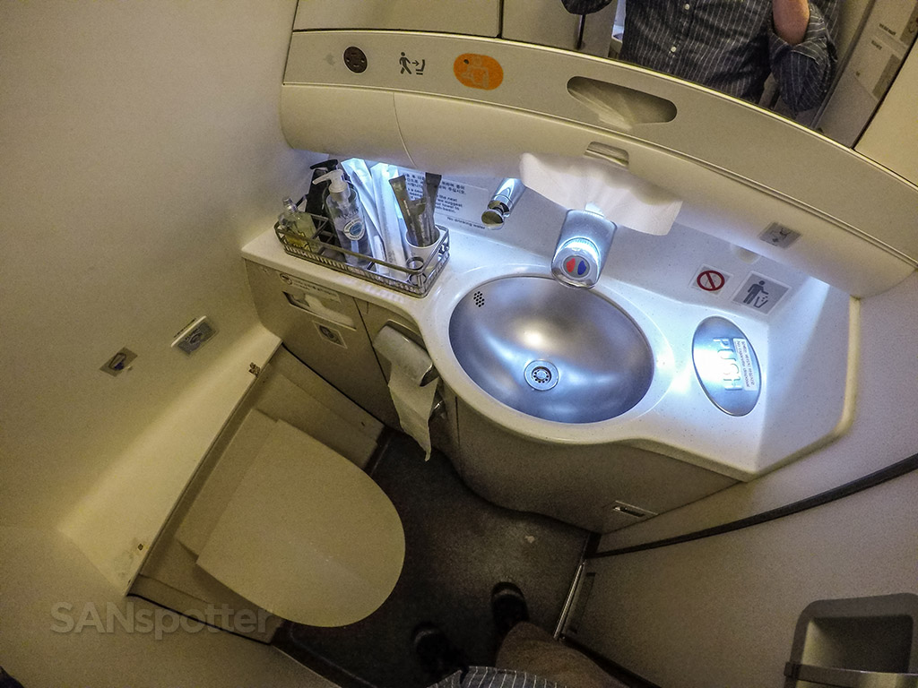 Asiana A330 business class lavatory