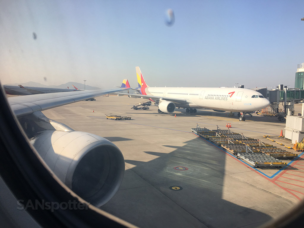 Asiana a330 wing and engine
