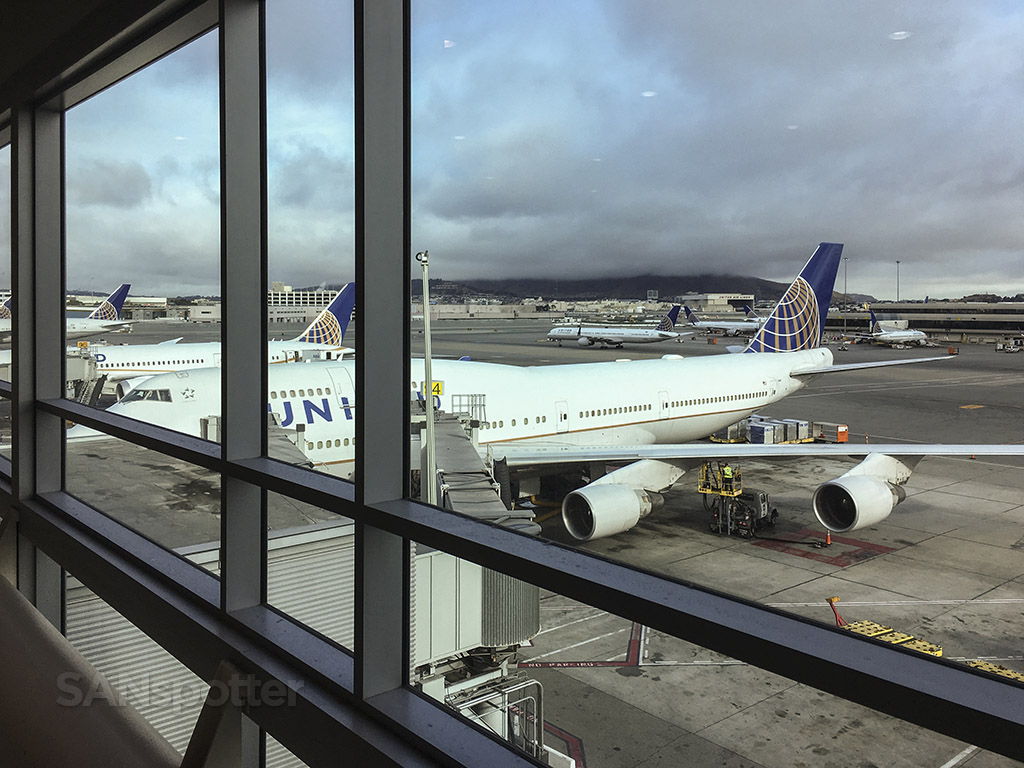 United Airlines 747–400 SFO