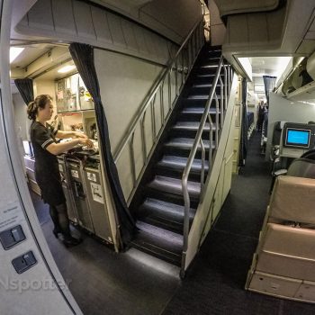 Birdstrike! United Airlines 747–400 upper deck business class San Francisco to San Francisco