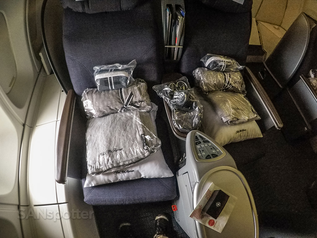 United airlines Polaris business class amenity