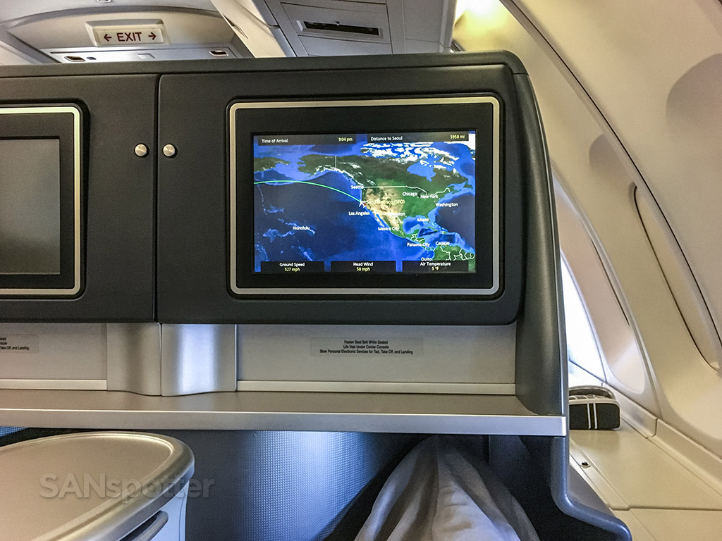 United Airlines business class video screen