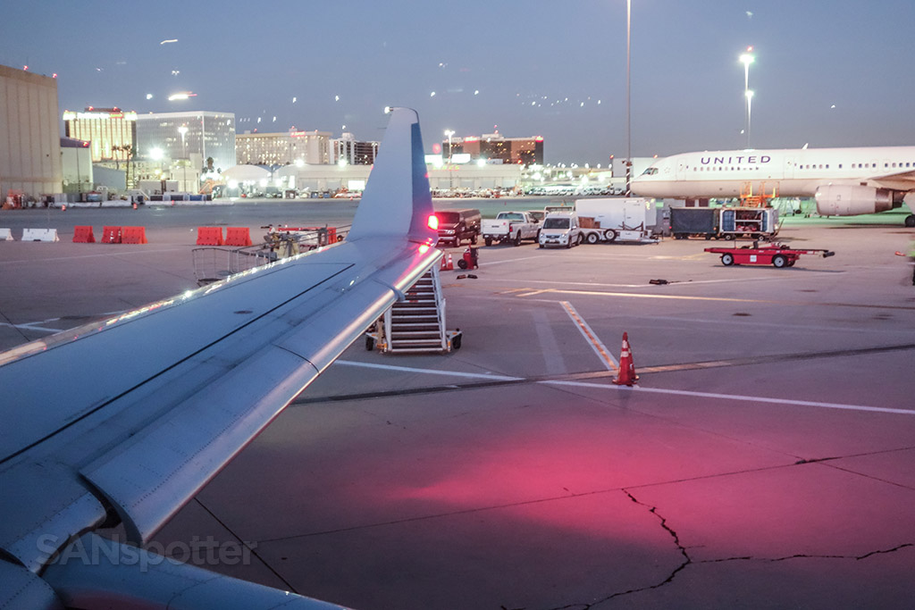 American eagle ERJ 175 wing